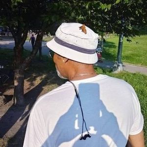 Meet your Posher, Leonard